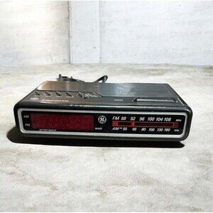 GE 7-4622 Digital Clock Radio Black Vintage AM/FM Snooze Alarm Battery Backup